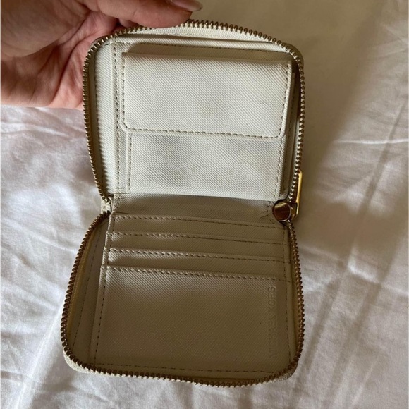 Michael Kors mini wallet - Picture 3 of 3